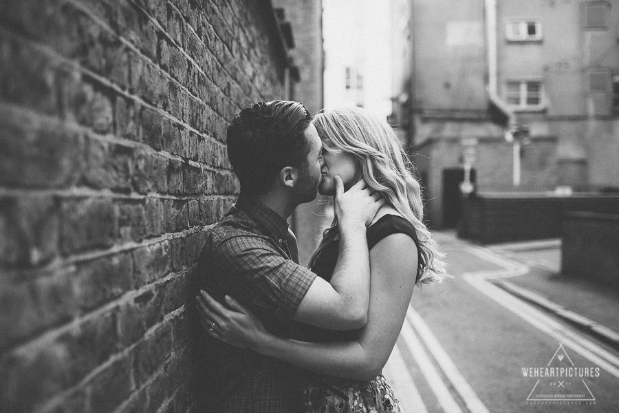 Street Art, London, Couple in Love on a photoshoot, Creative and quirky Wedding Photography, Couple kissing in the streets of East London
