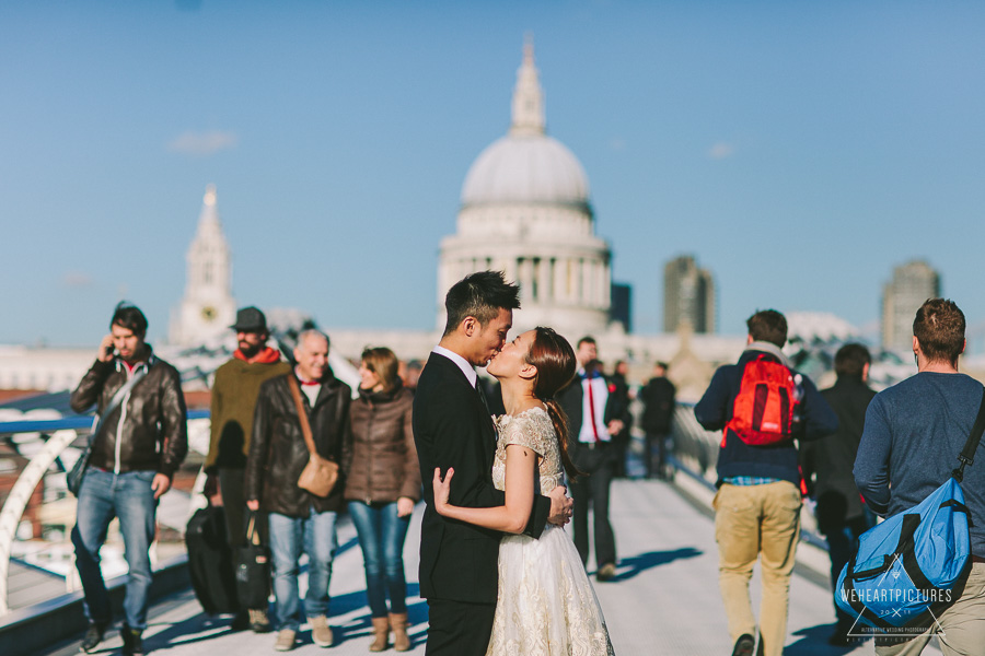 London St Paul, Millenium Bridge, Engagement Shoot, Creative Wedding Photographer