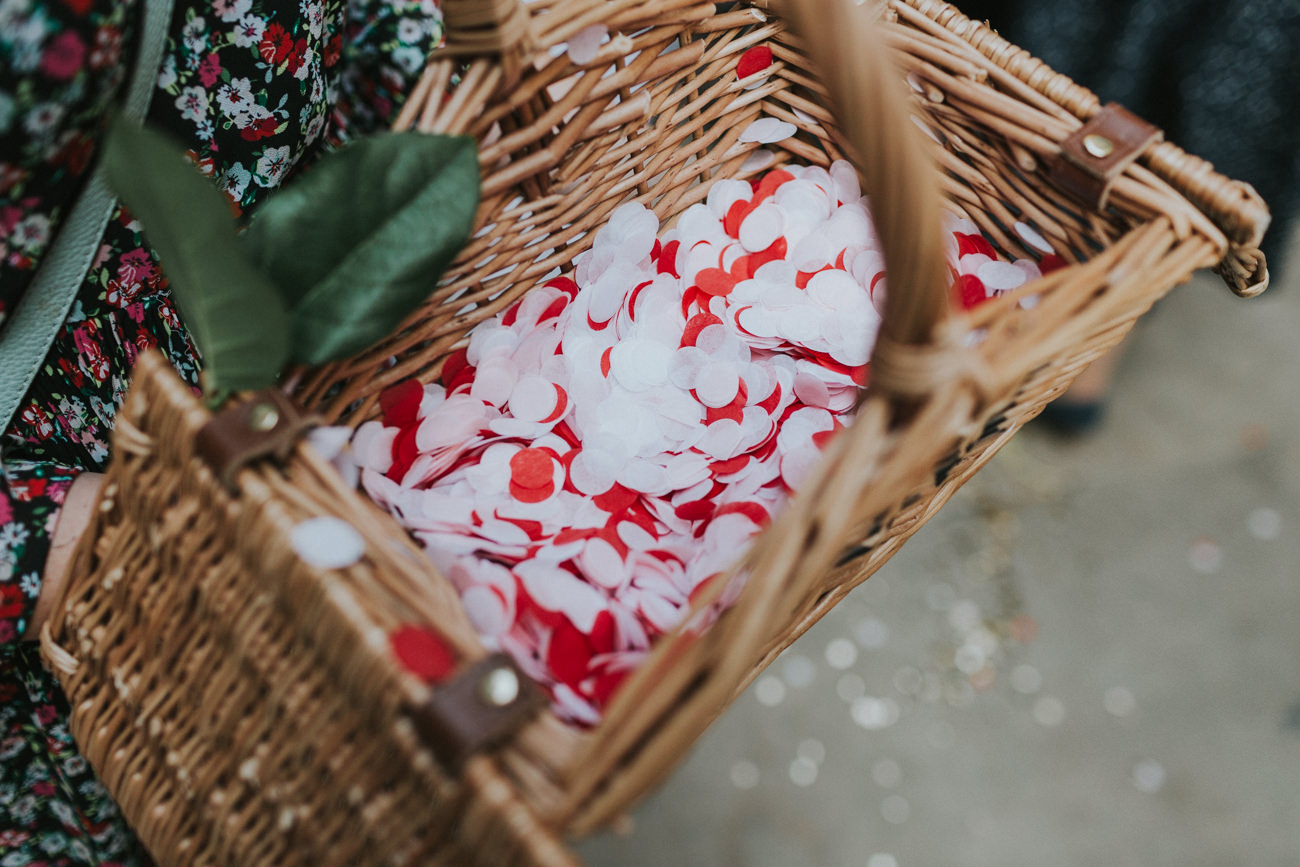 Basket with confetti red and white.
